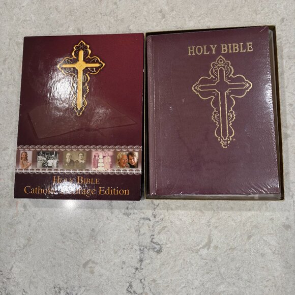 New Catholic Heritage Edition Holy Bible - Picture 2 of 6
